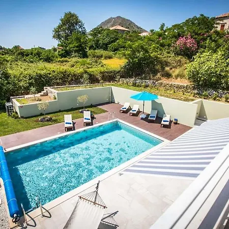 Sleeps 10 Pool Air Con Wifi *