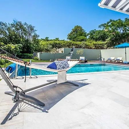 Sleeps 10 Pool Air Con Wifi 别墅
