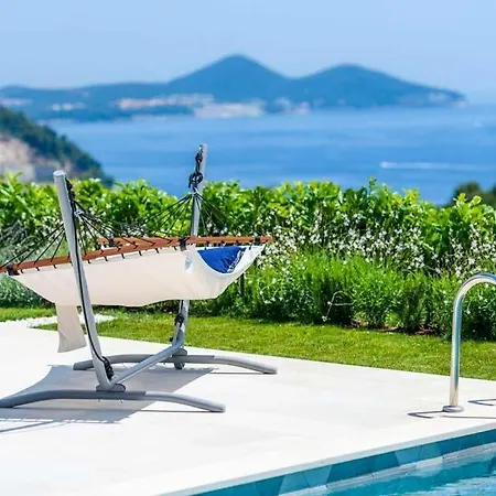 别墅 Sleeps 10 Pool Air Con Wifi *
