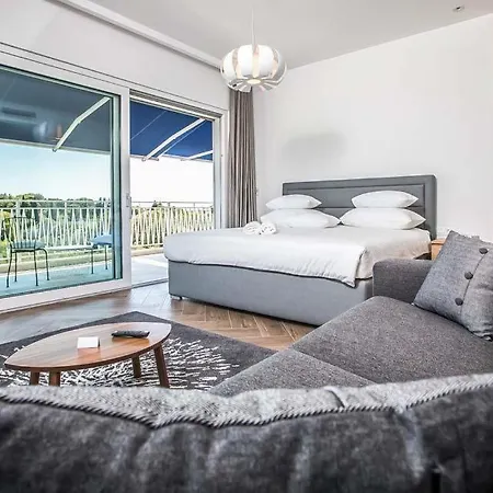 Sleeps 10 Pool Air Con Wifi 别墅