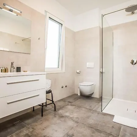 Sleeps 10 Pool Air Con Wifi *