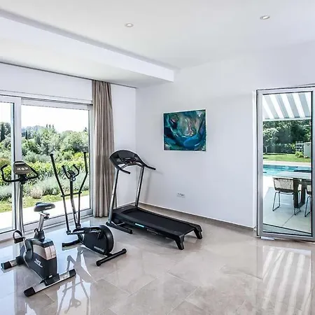 Sleeps 10 Pool Air Con Wifi Orašac