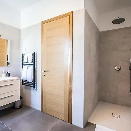 Sleeps 10 Pool Air Con Wifi *